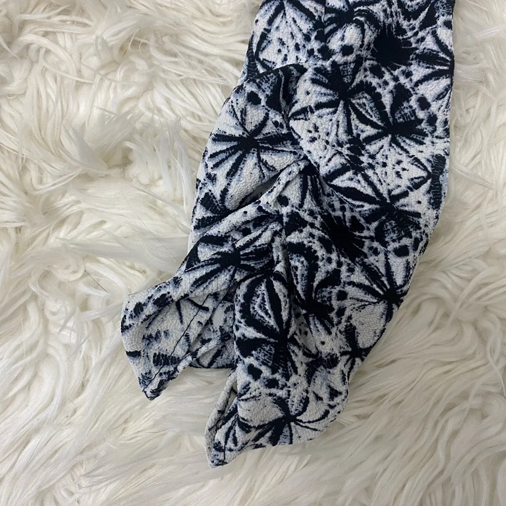 June & Hudson | Geometric Floral Print Ankle Pants Navy Blue & White Ruched Leg